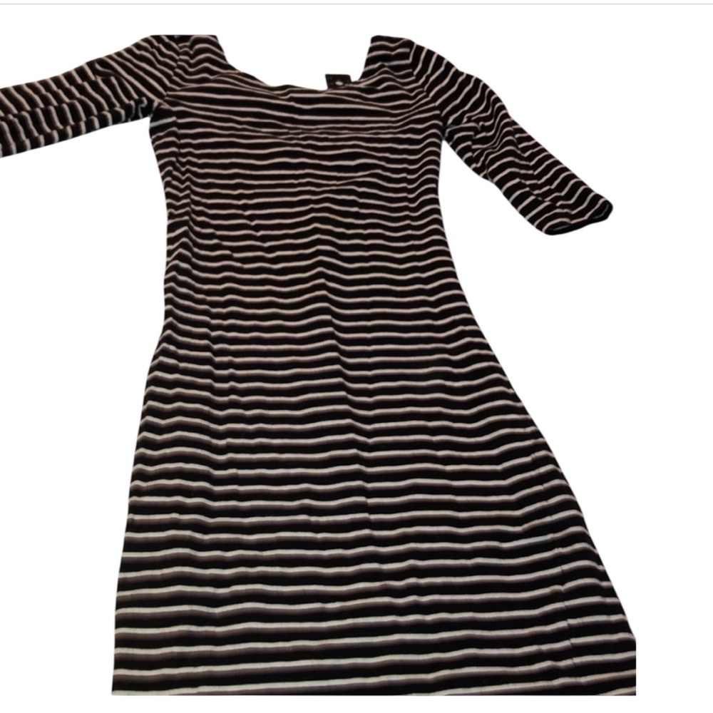Garage  size XS black & white 3/4 sleeve cut out back dress with stretch